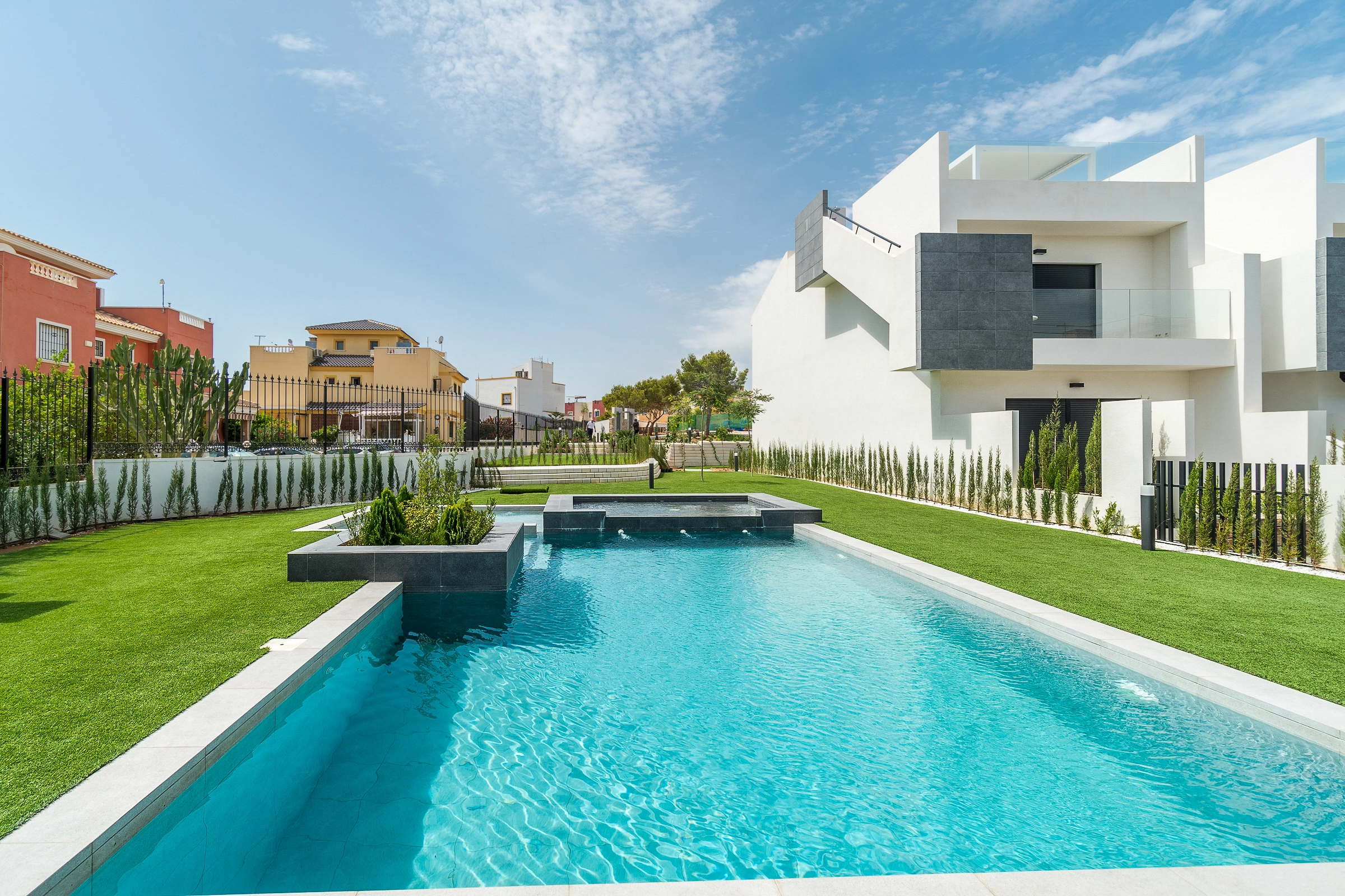 Discover a luxurious living experience in the heart of Torrevieja, one of the best areas of tourist interest on the Costa Blanca. This exclusive complex features 10 high-end apartments, offering stunning views of the Laguna Rosa de Torrevieja and easy access to the renowned beaches of Torrevieja and Orihuela Costa.